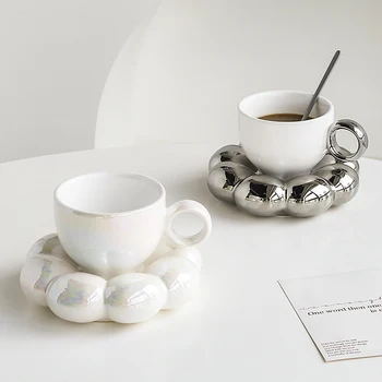 Modern Seramik Kupa Sevimli Bulutlar Dekor Öğleden Sonra çay bardağı ve altlık seti Gümüş Kaplama Ofis Masaüstü Kahve Fincanları Ev Dekorasyon